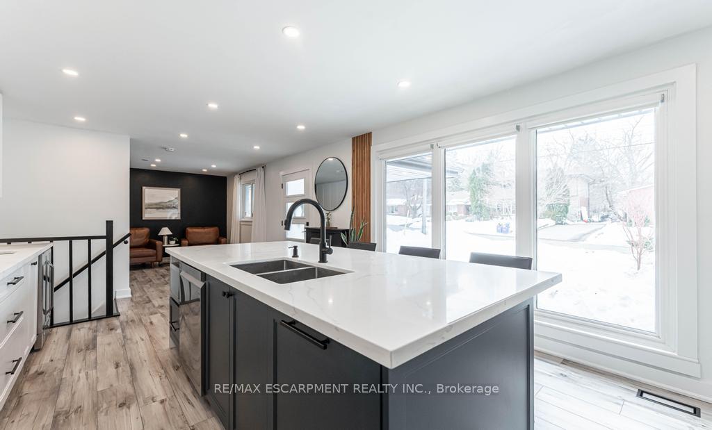 Photo 7 of 19 Cherrywood Drive, Hamilton, Stoney Creek — HOMEH