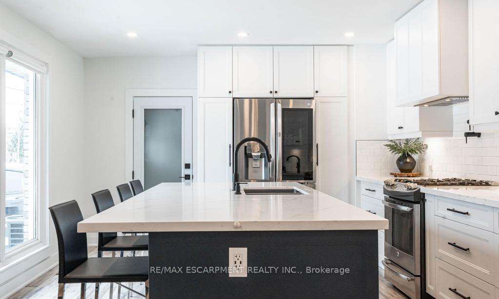 Photo 21 of 19 Cherrywood Drive, Hamilton, Stoney Creek — HOMEH