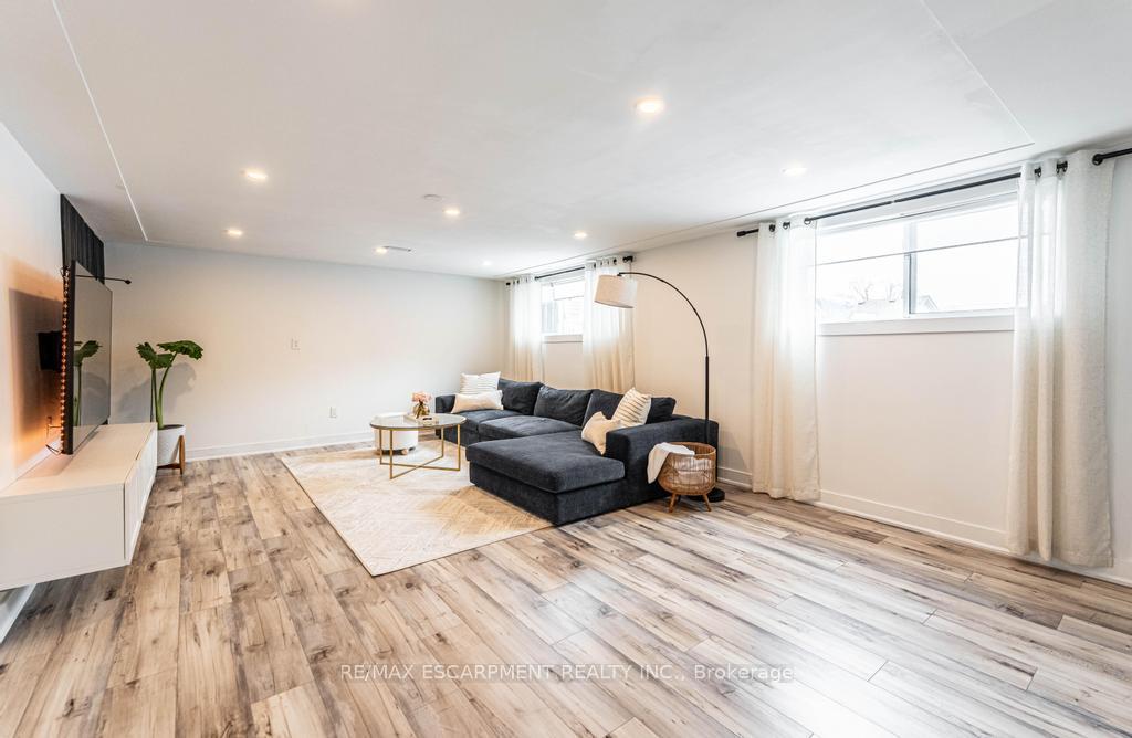 Photo 11 of 19 Cherrywood Drive, Hamilton, Stoney Creek — HOMEH