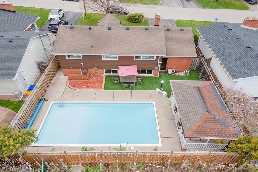Photo 16 of 19 Cherrywood Drive, Hamilton, Stoney Creek — HOMEH