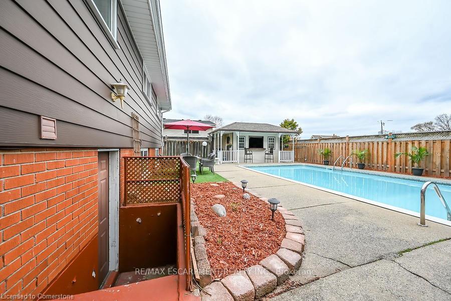 Photo 15 of 19 Cherrywood Drive, Hamilton, Stoney Creek — HOMEH