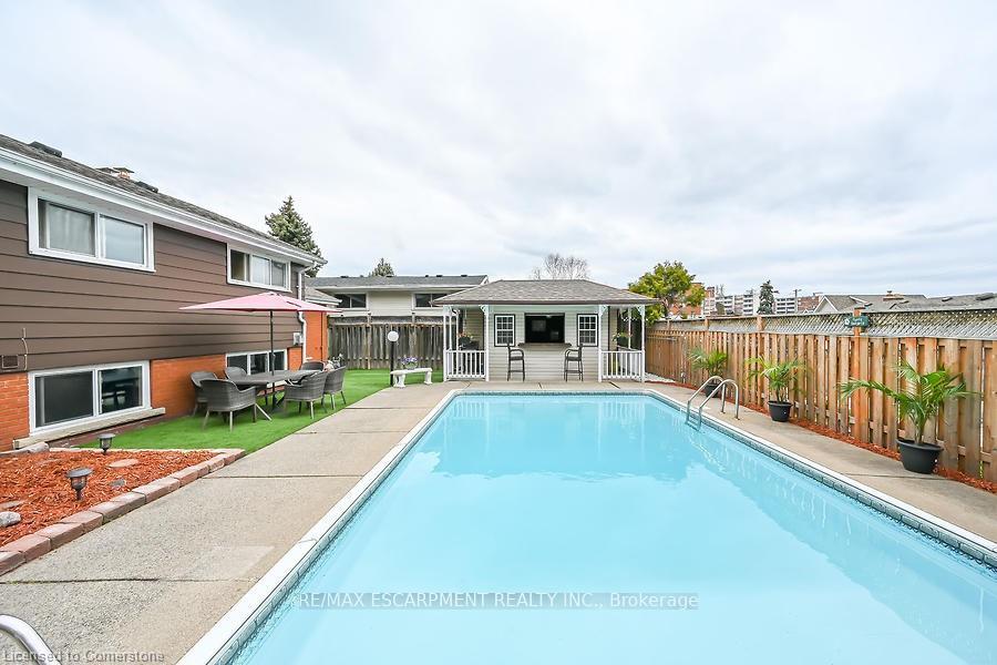 Photo 14 of 19 Cherrywood Drive, Hamilton, Stoney Creek — HOMEH