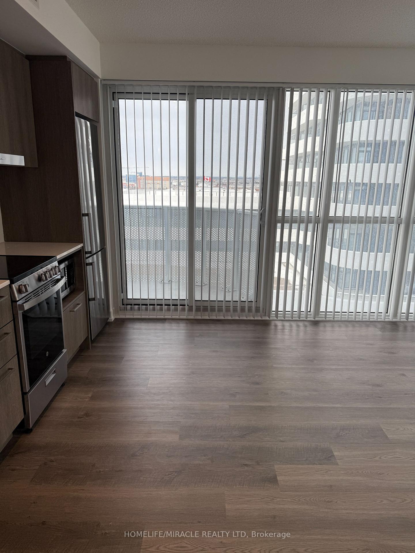Photo 4 of Unit 915, 195 Commerce Street, Vaughan, Concord — HOMEH
