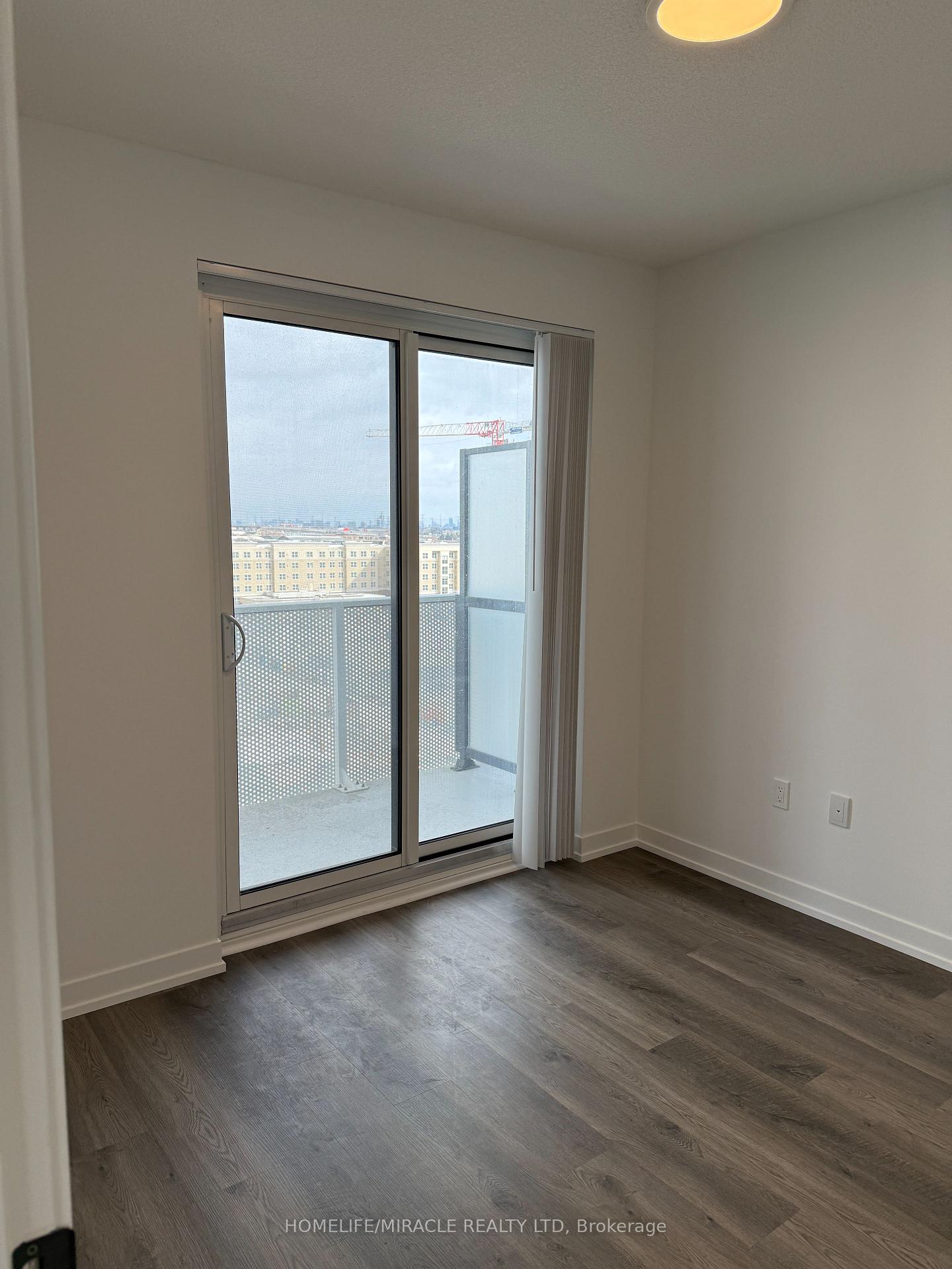 Photo 8 of Unit 915, 195 Commerce Street, Vaughan, Concord — HOMEH