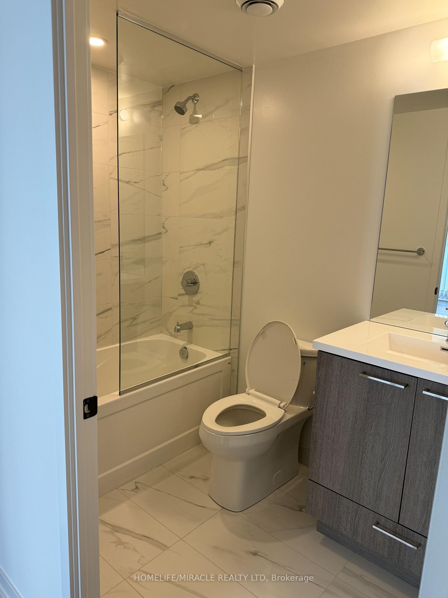 Photo 21 of Unit 915, 195 Commerce Street, Vaughan, Concord — HOMEH
