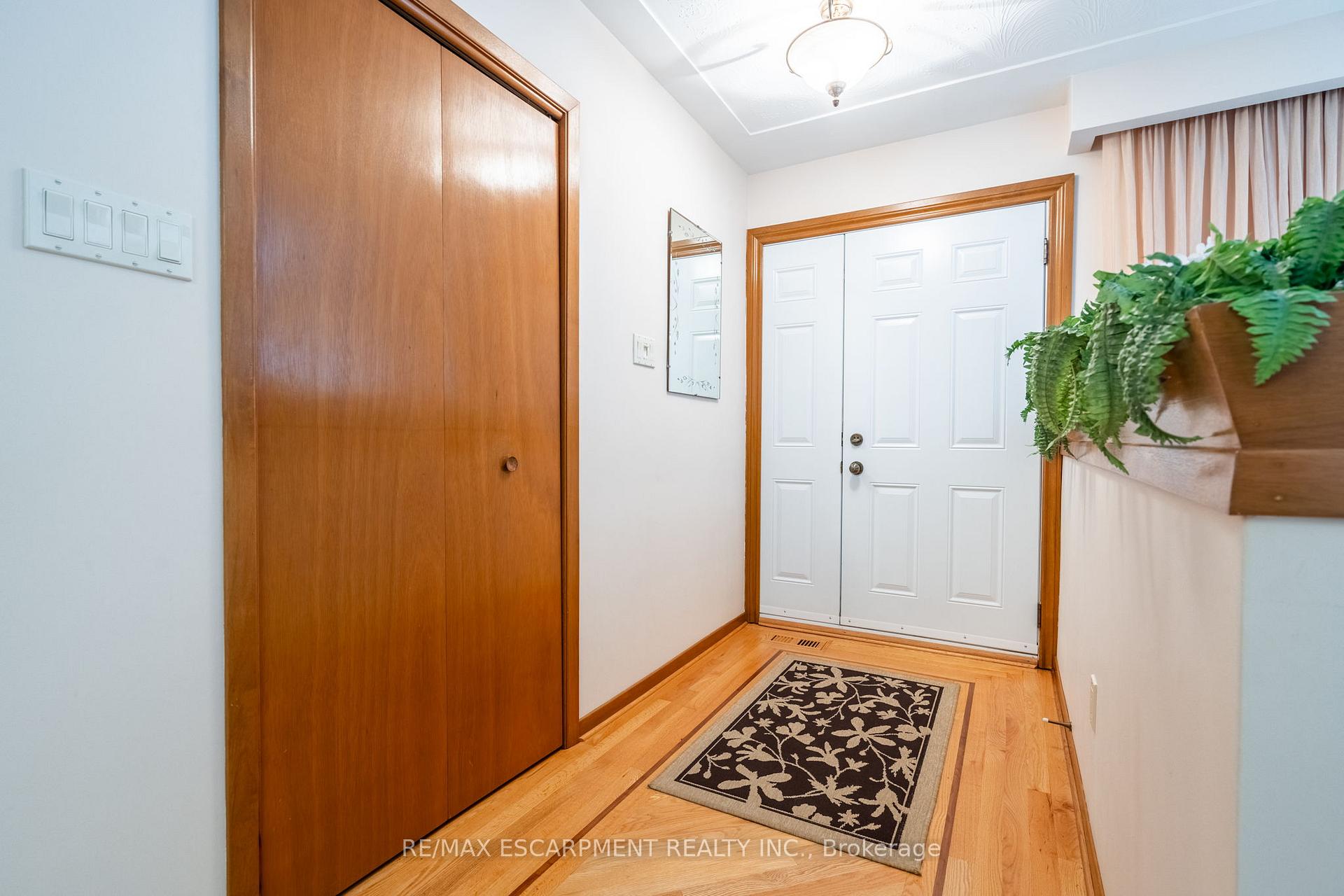 Photo 11 of 802 Millgrove Side Road, Hamilton, Waterdown — HOMEH