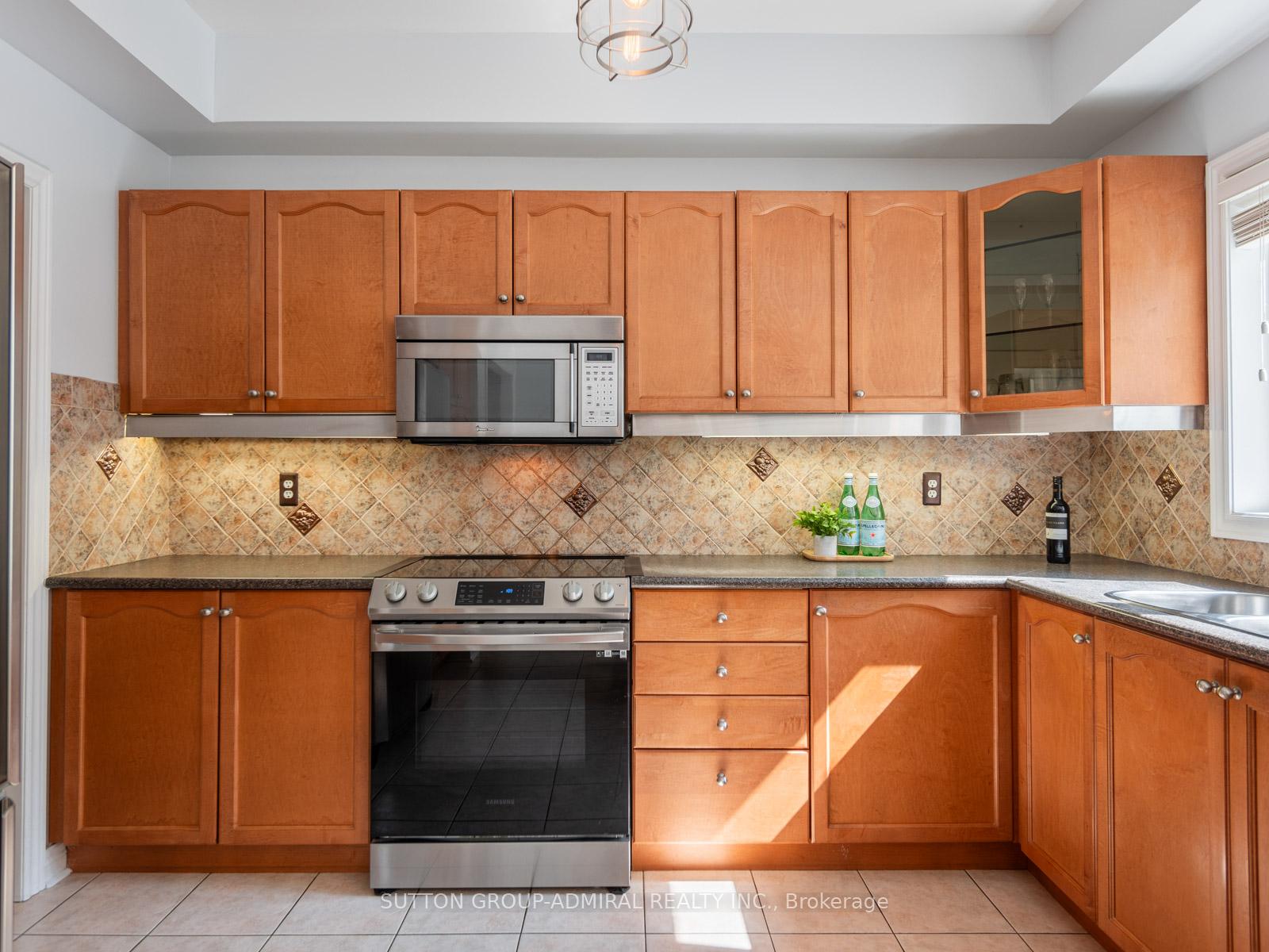 Photo 15 of 129 Sonoma Boulevard, Vaughan, Sonoma Heights — HOMEH