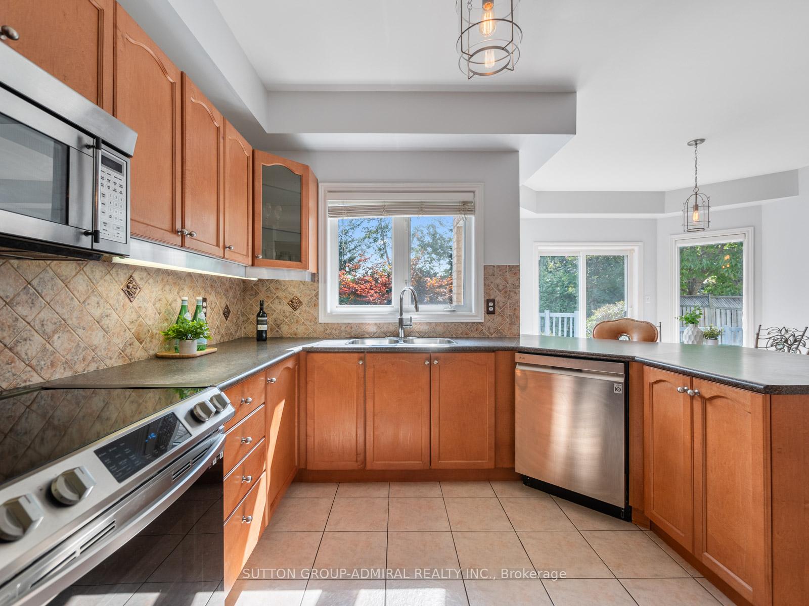 Photo 6 of 129 Sonoma Boulevard, Vaughan, Sonoma Heights — HOMEH
