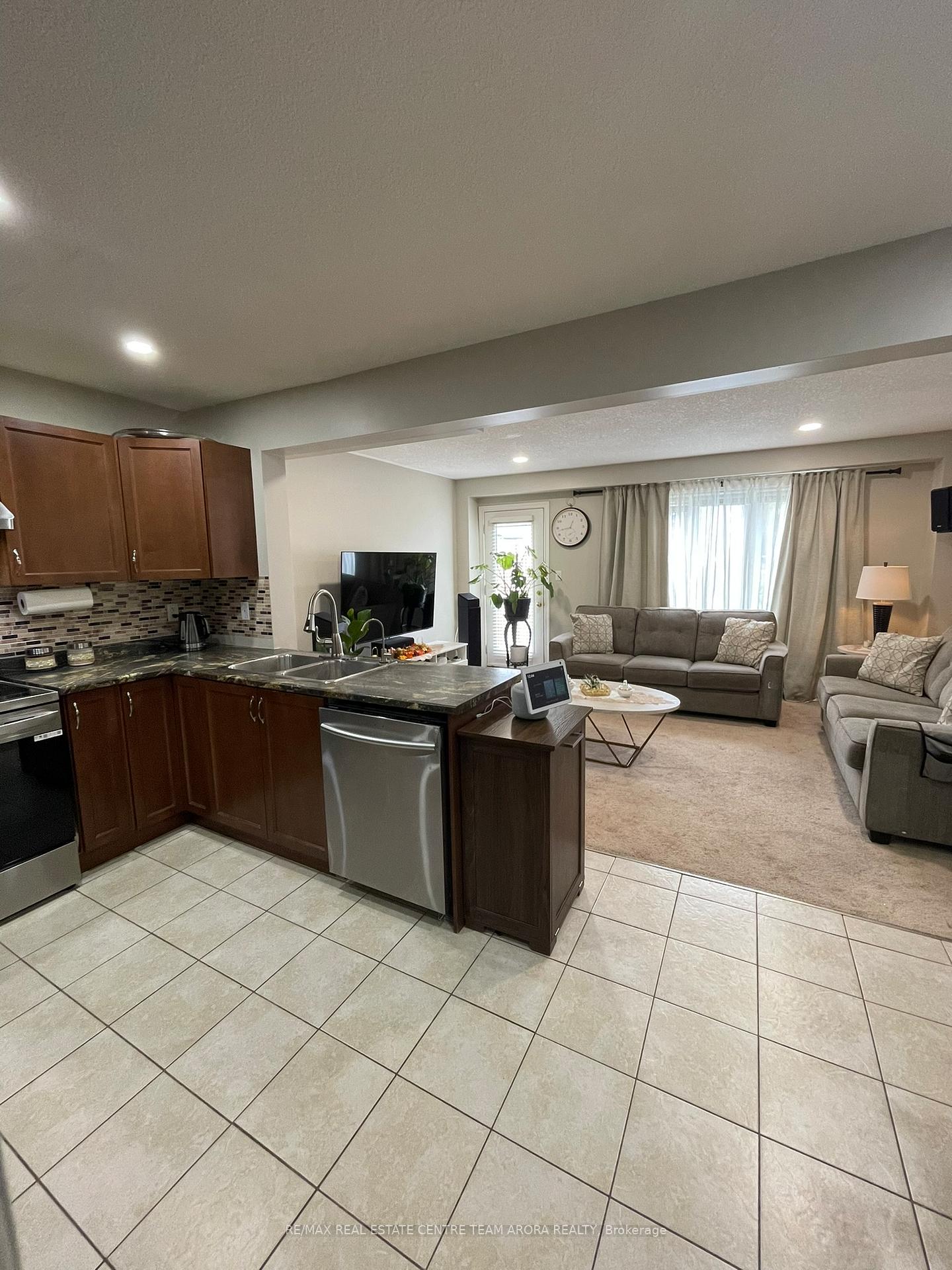 Photo 7 of 216 Burlington Street E, Hamilton, North End — HOMEH