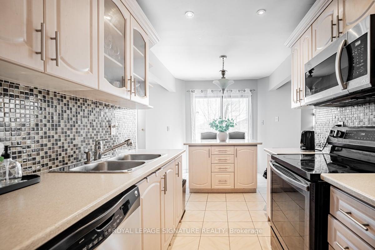Photo 4 of 2103 Theoden Court, Pickering, Brock Ridge — HOMEH