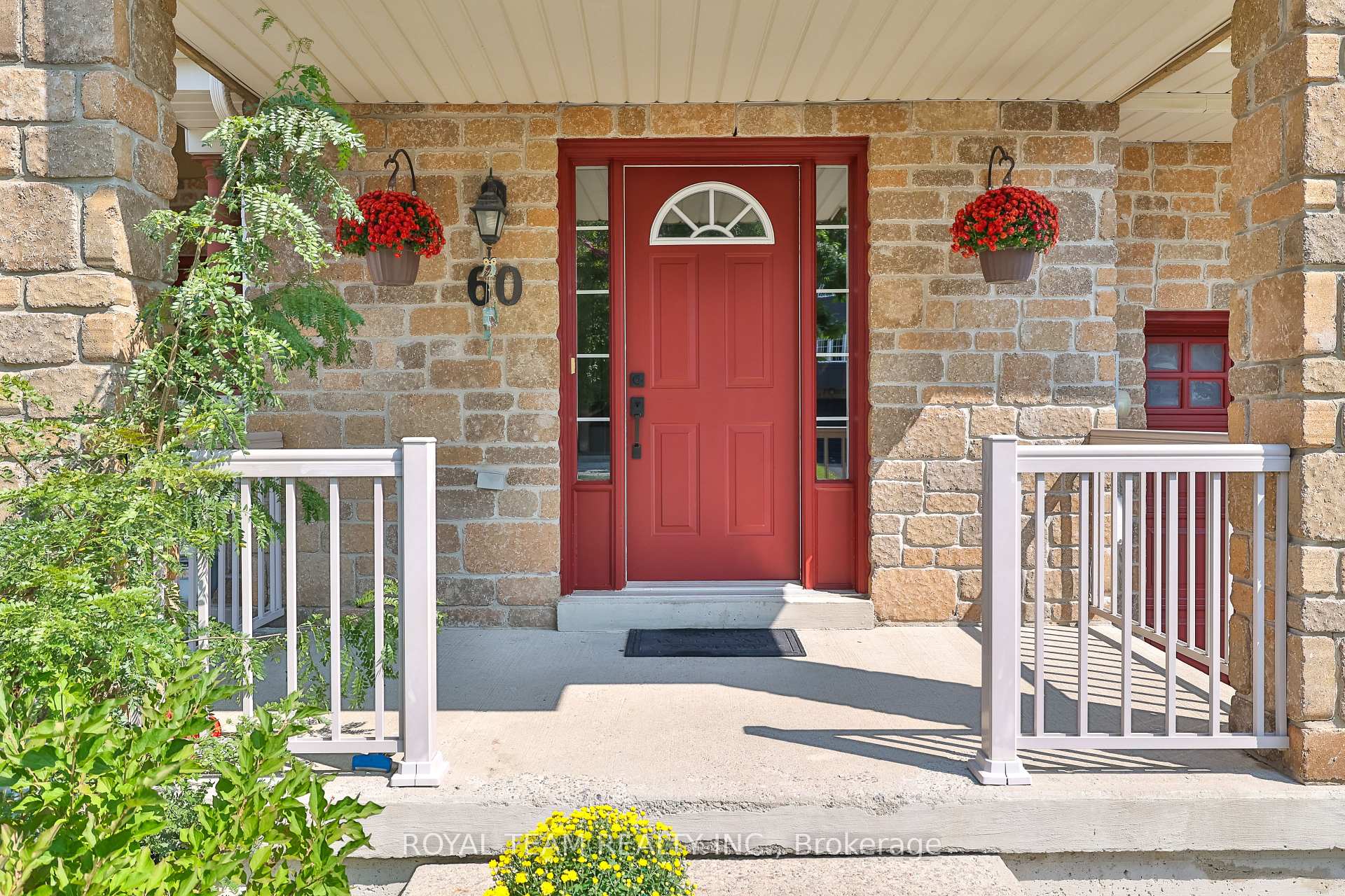 Photo 13 of 60 Matthew Boyd Crescent, Newmarket, Woodland Hill — HOMEH