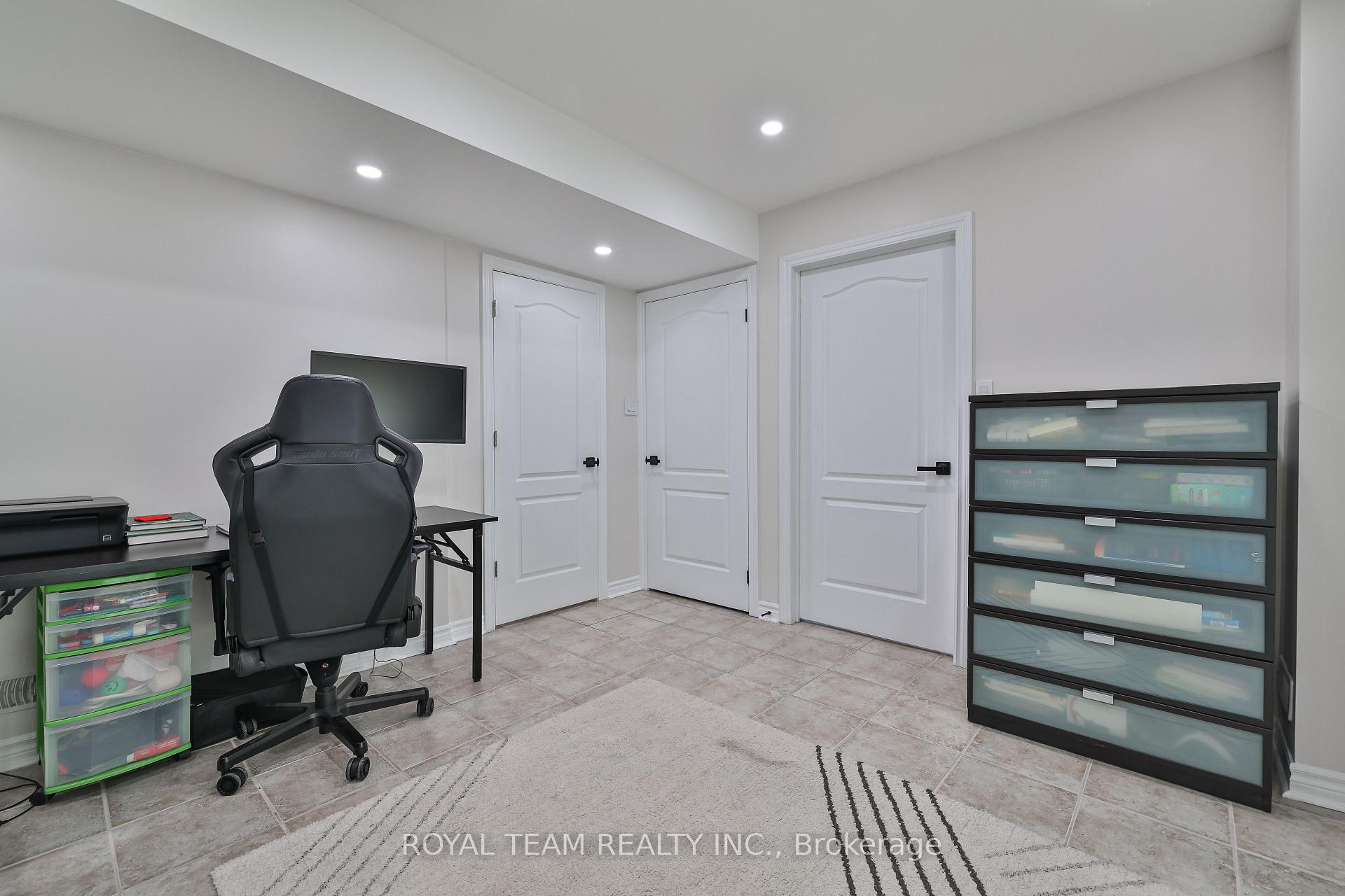 Photo 4 of 60 Matthew Boyd Crescent, Newmarket, Woodland Hill — HOMEH