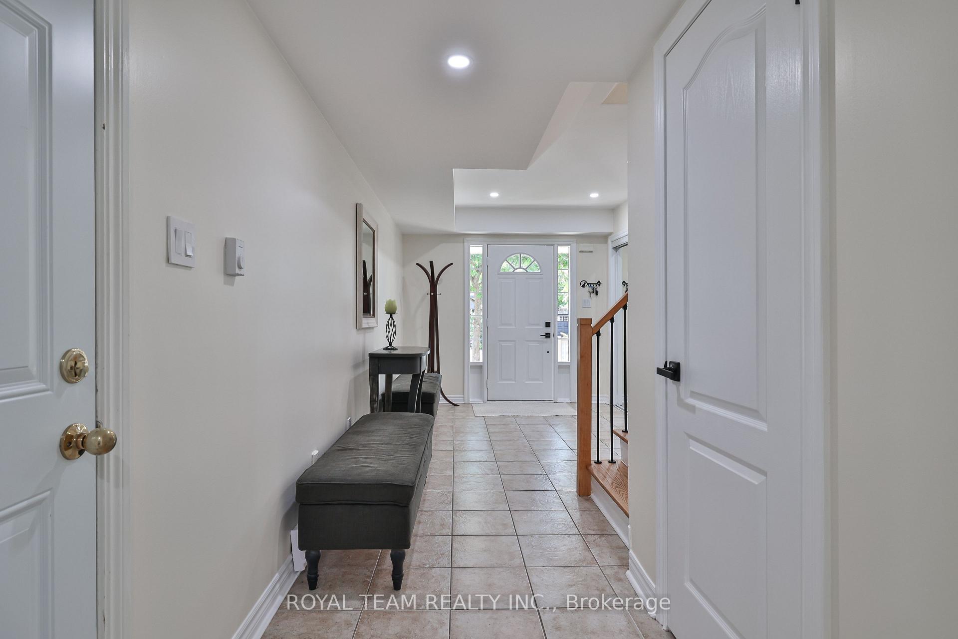Photo 2 of 60 Matthew Boyd Crescent, Newmarket, Woodland Hill — HOMEH