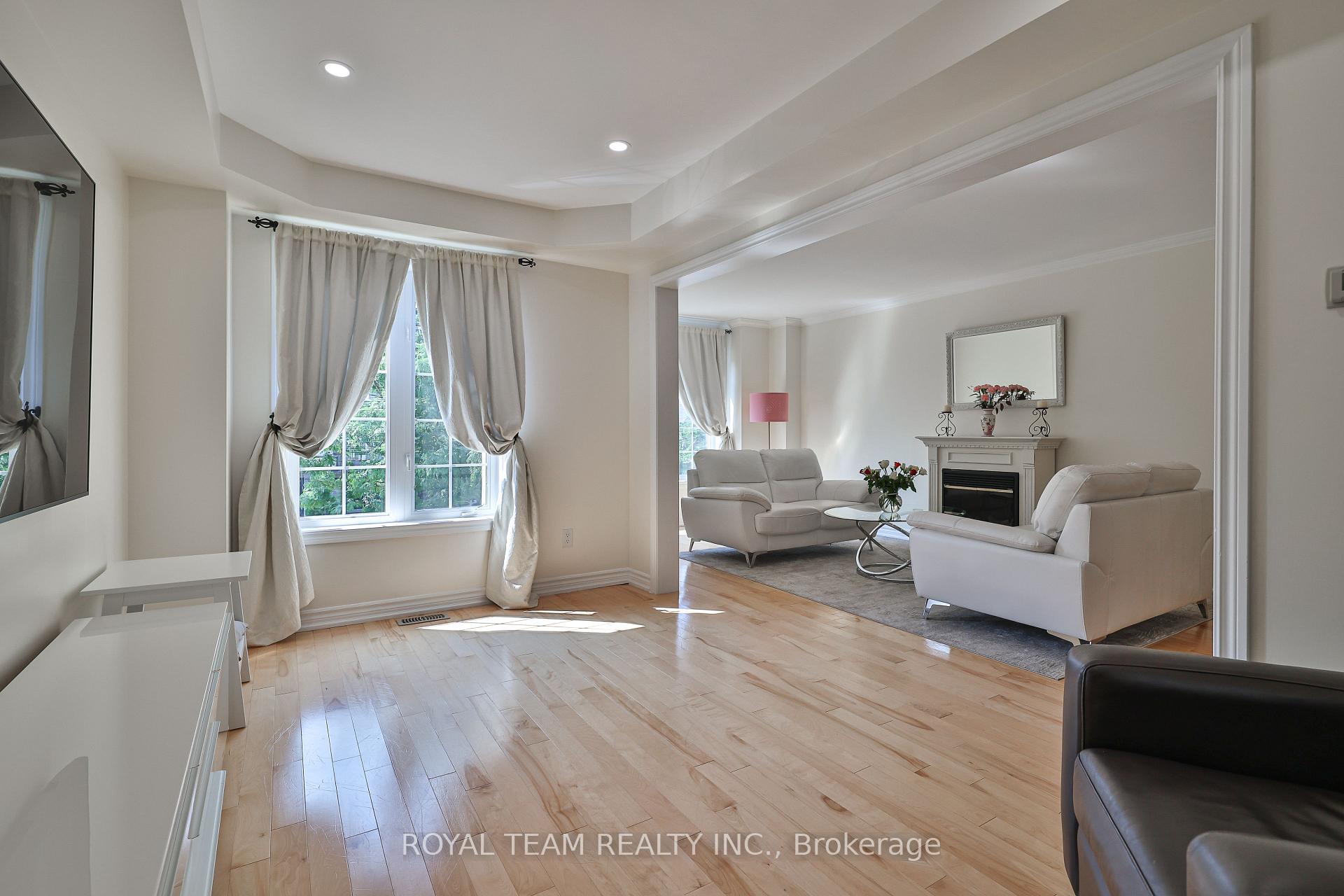 Photo 9 of 60 Matthew Boyd Crescent, Newmarket, Woodland Hill — HOMEH