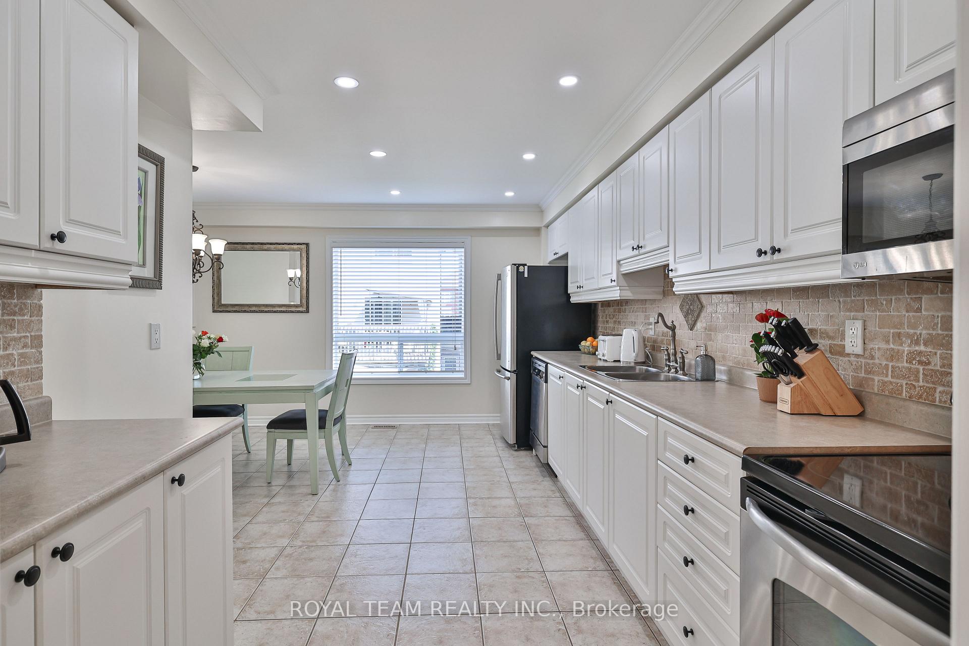 Photo 15 of 60 Matthew Boyd Crescent, Newmarket, Woodland Hill — HOMEH