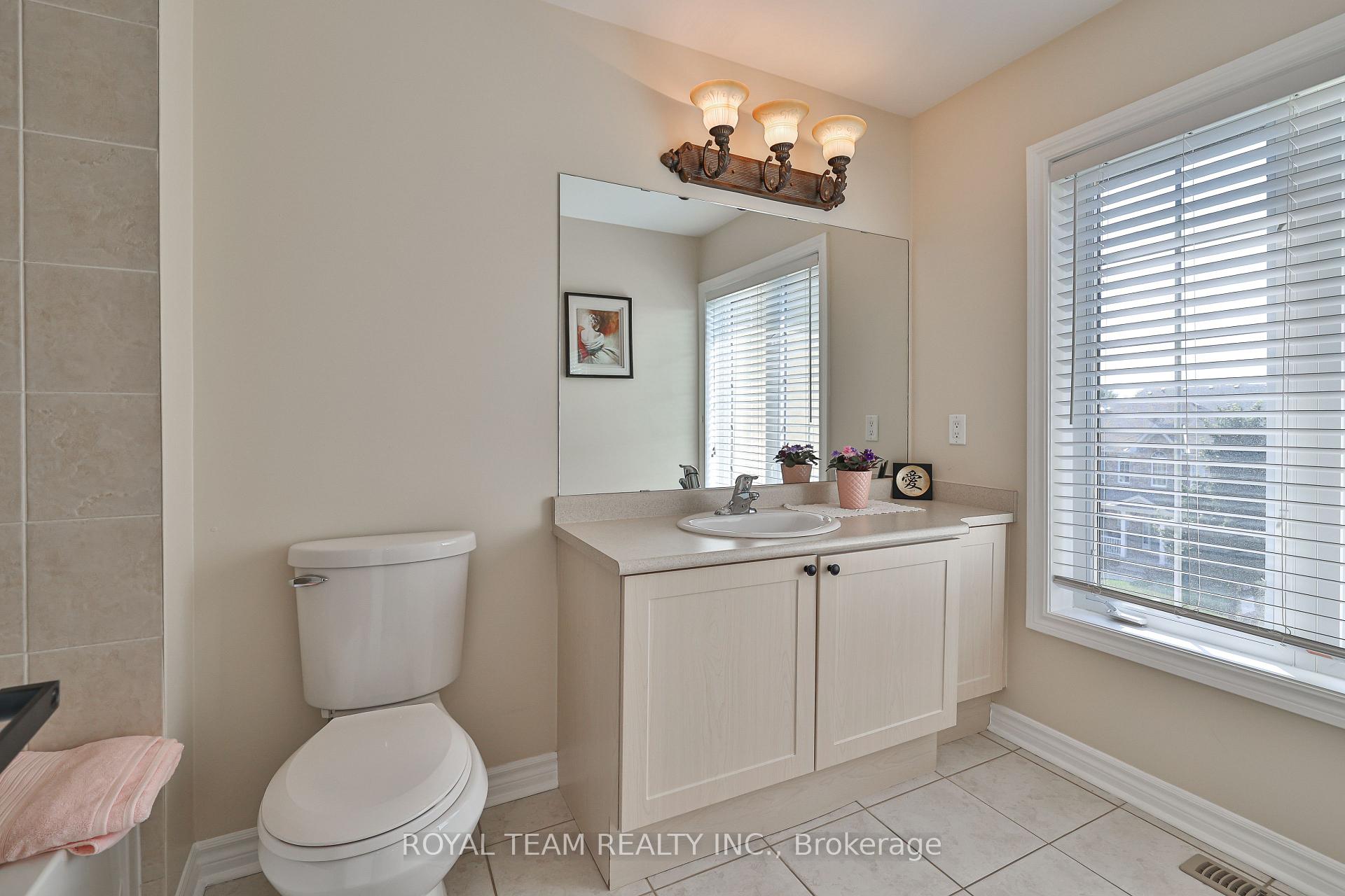Photo 19 of 60 Matthew Boyd Crescent, Newmarket, Woodland Hill — HOMEH