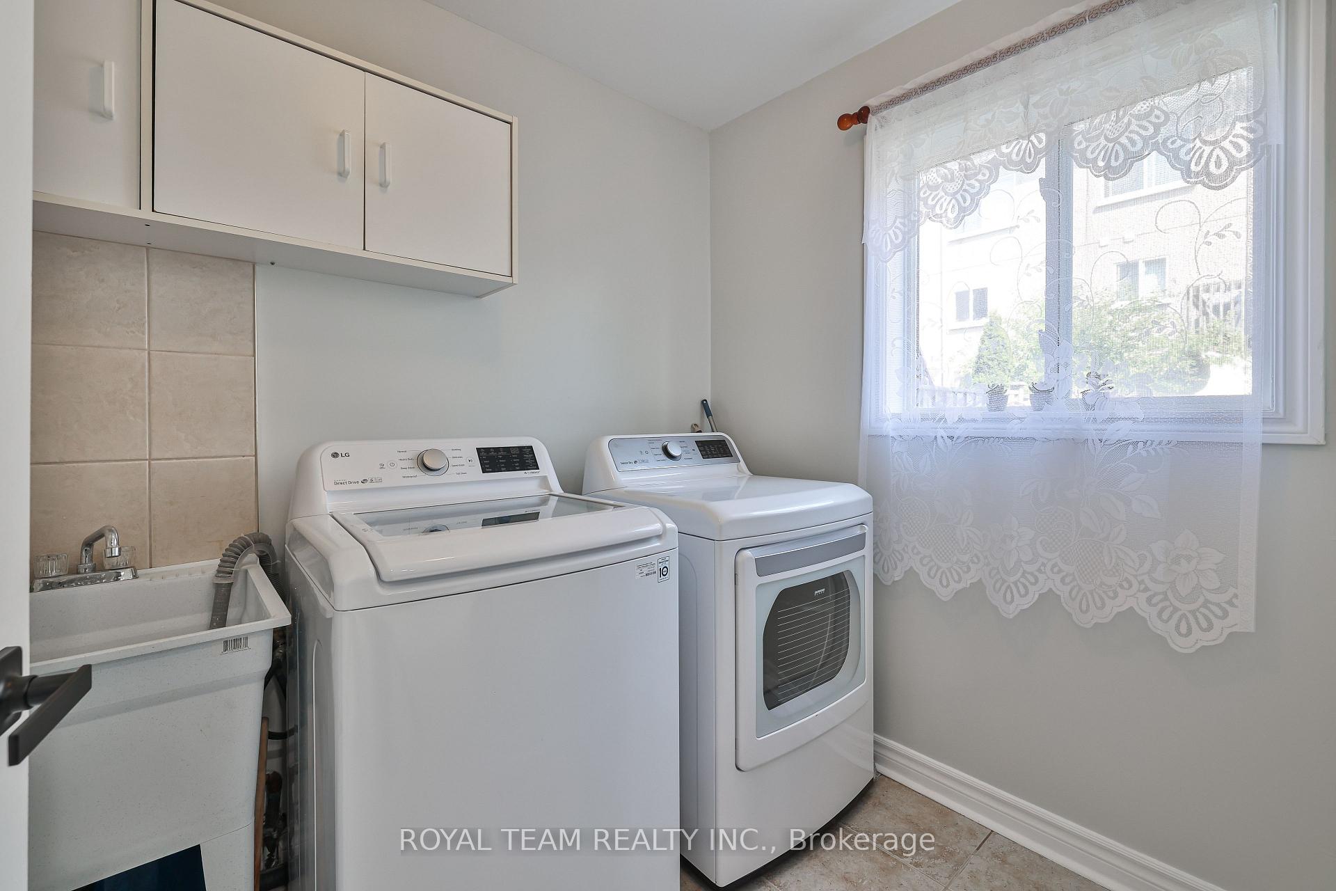 Photo 34 of 60 Matthew Boyd Crescent, Newmarket, Woodland Hill — HOMEH