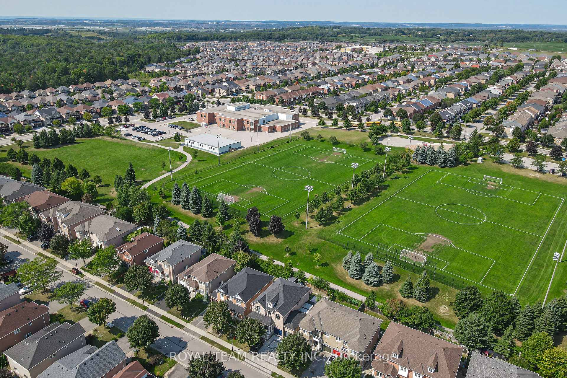 Photo 31 of 60 Matthew Boyd Crescent, Newmarket, Woodland Hill — HOMEH