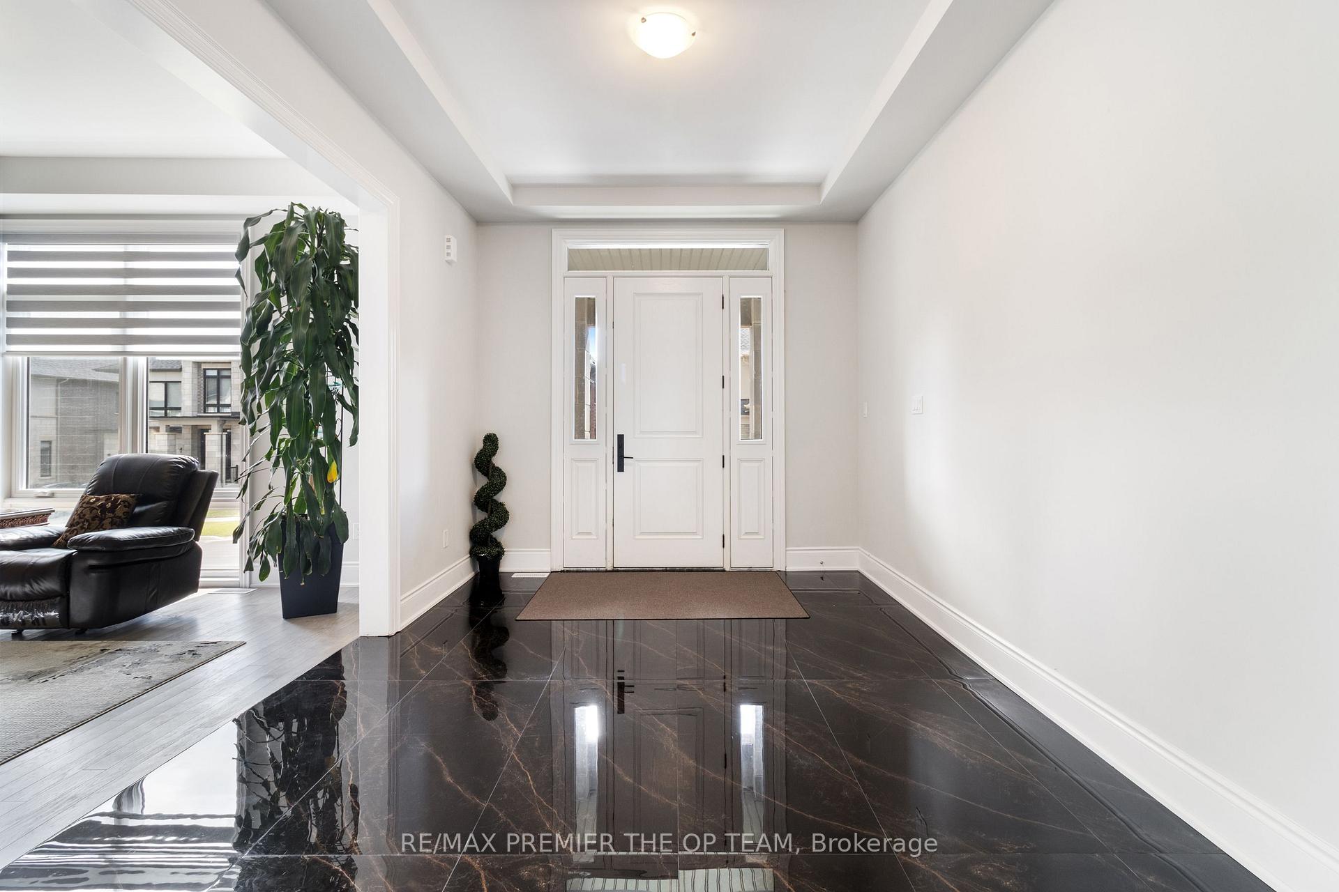 Photo 3 of 66 Broad Way, King, Nobleton — HOMEH