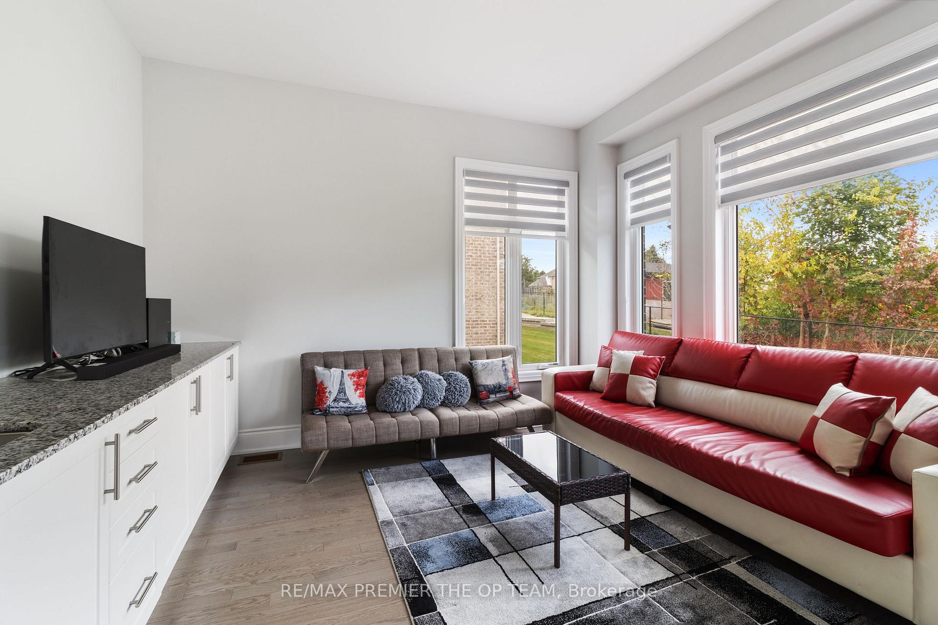 Photo 7 of 66 Broad Way, King, Nobleton — HOMEH