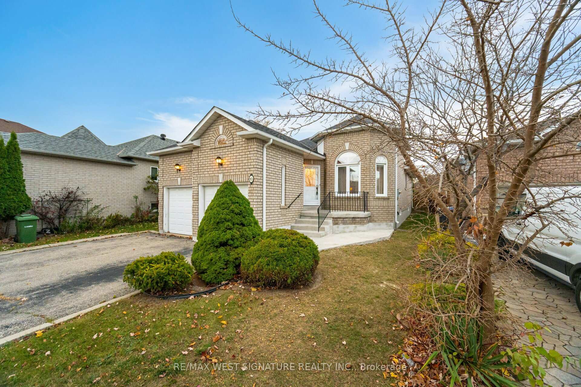 Photo 1 of 10 Albiwoods Trail, Caledon, Bolton East — HOMEH