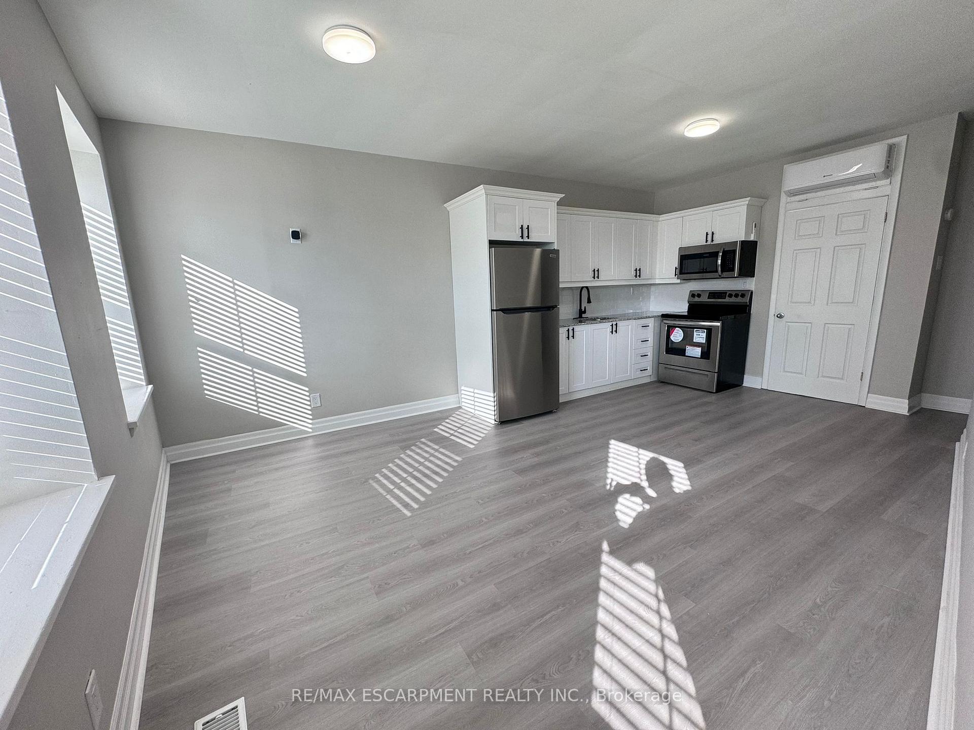 Photo 2 of Unit UPPER, 155 King Street, Hamilton, Dundas — HOMEH