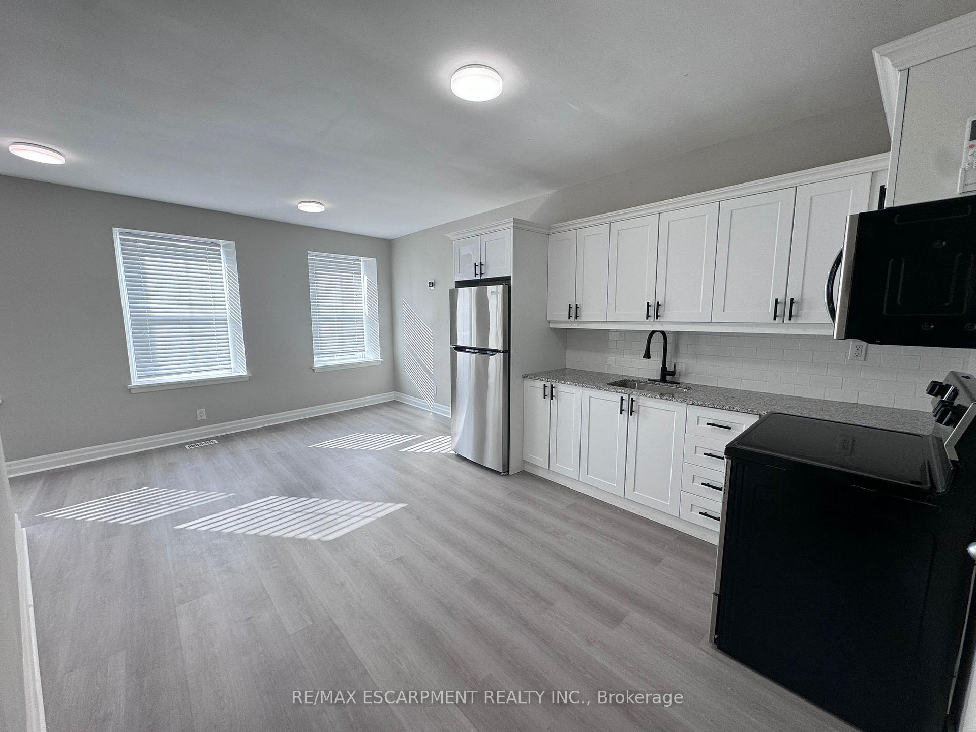 Photo 10 of Unit UPPER, 155 King Street, Hamilton, Dundas — HOMEH