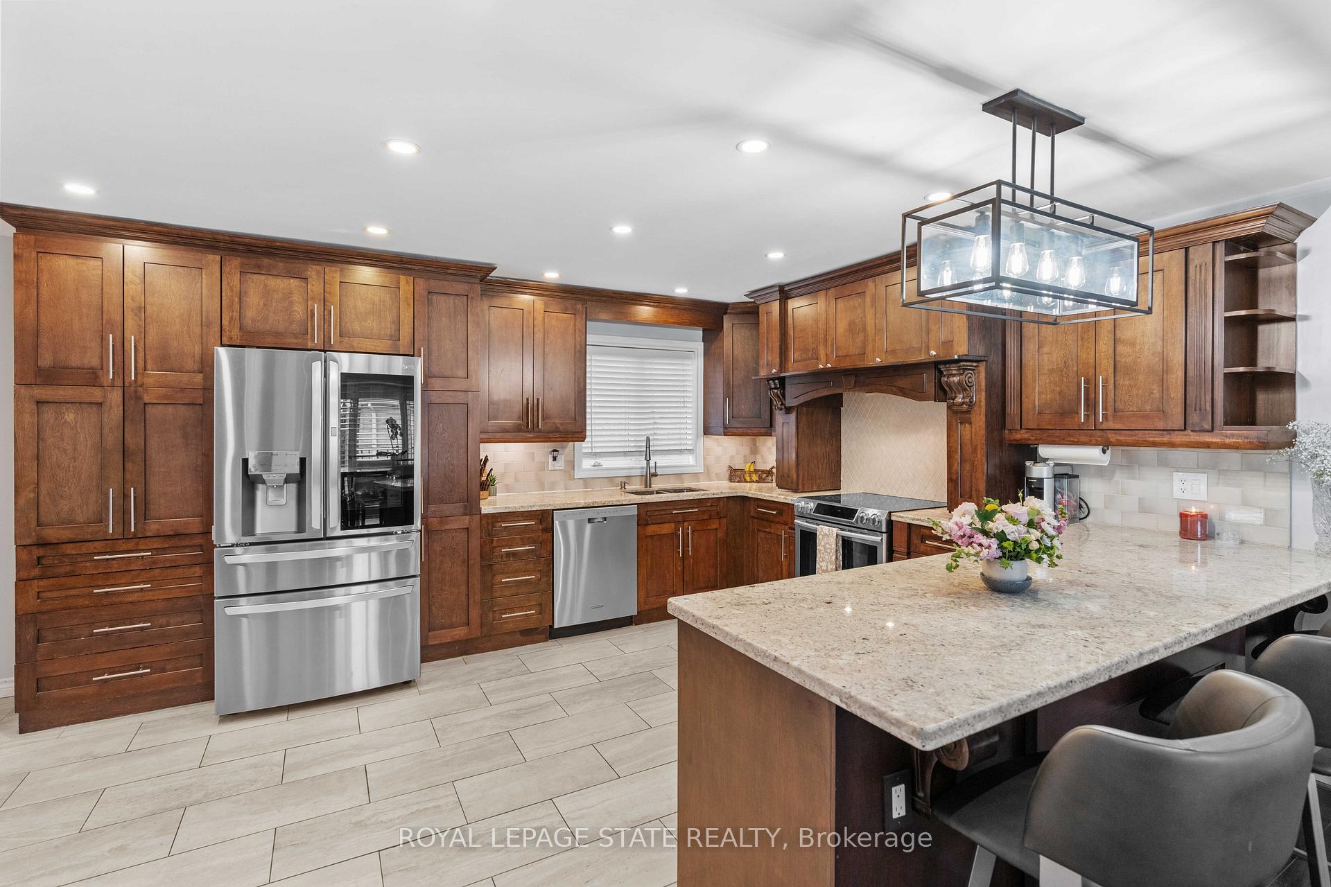 Photo 13 of 95 Thoroughbred Boulevard, Hamilton, Ancaster — HOMEH