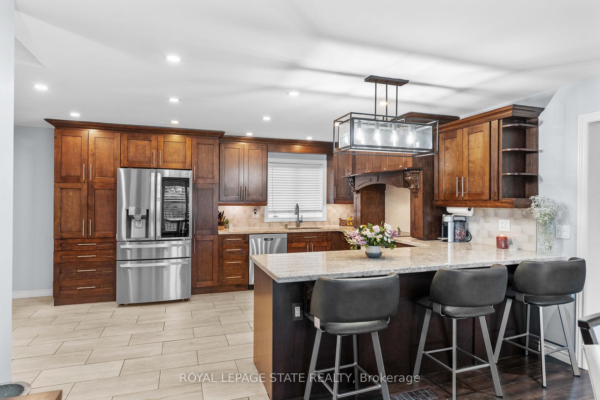 Photo 11 of 95 Thoroughbred Boulevard, Hamilton, Ancaster — HOMEH