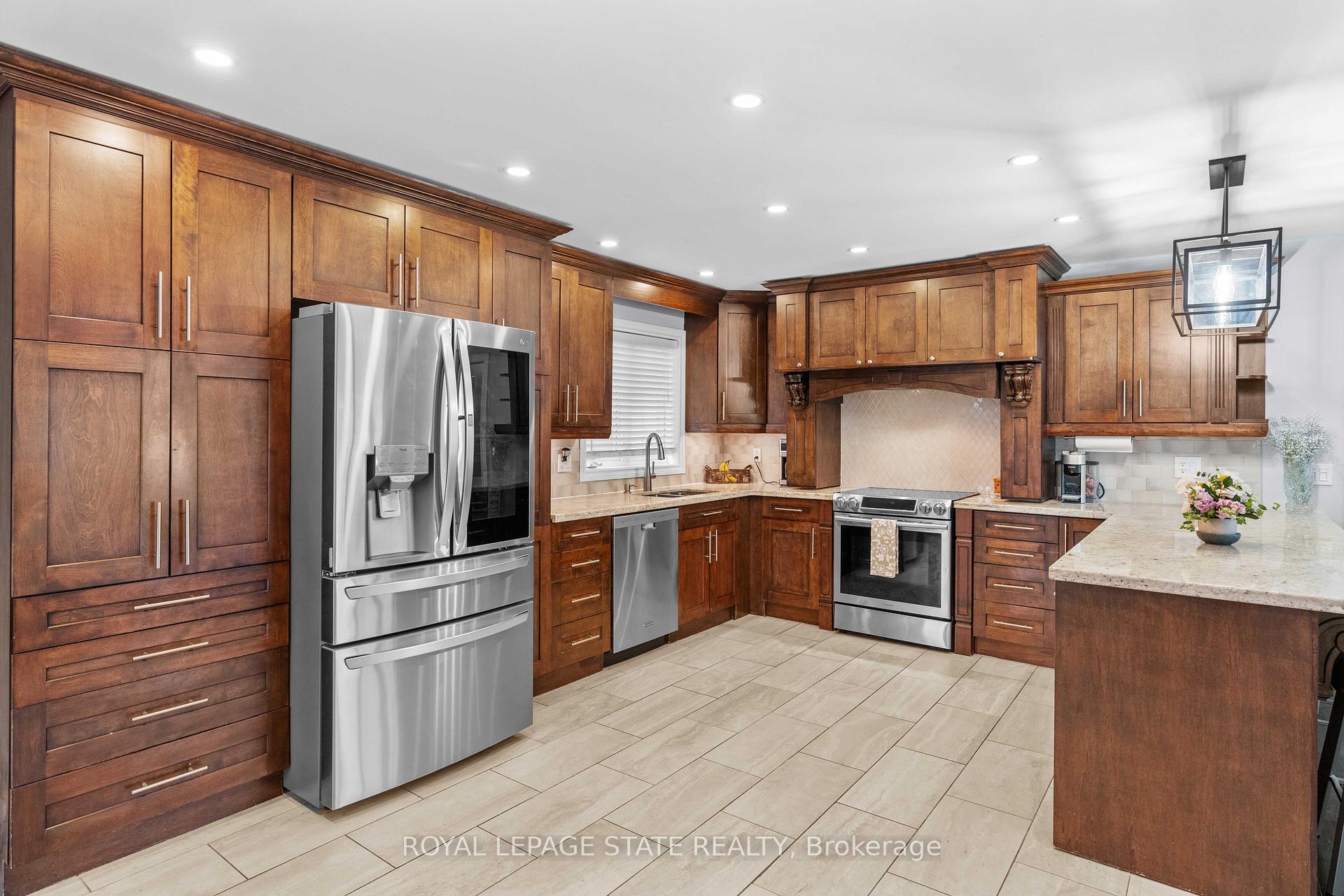 Photo 5 of 95 Thoroughbred Boulevard, Hamilton, Ancaster — HOMEH
