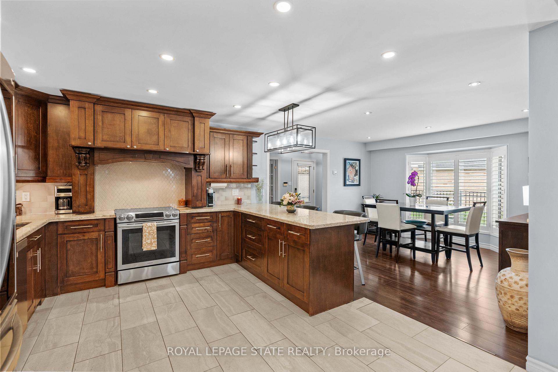 Photo 3 of 95 Thoroughbred Boulevard, Hamilton, Ancaster — HOMEH