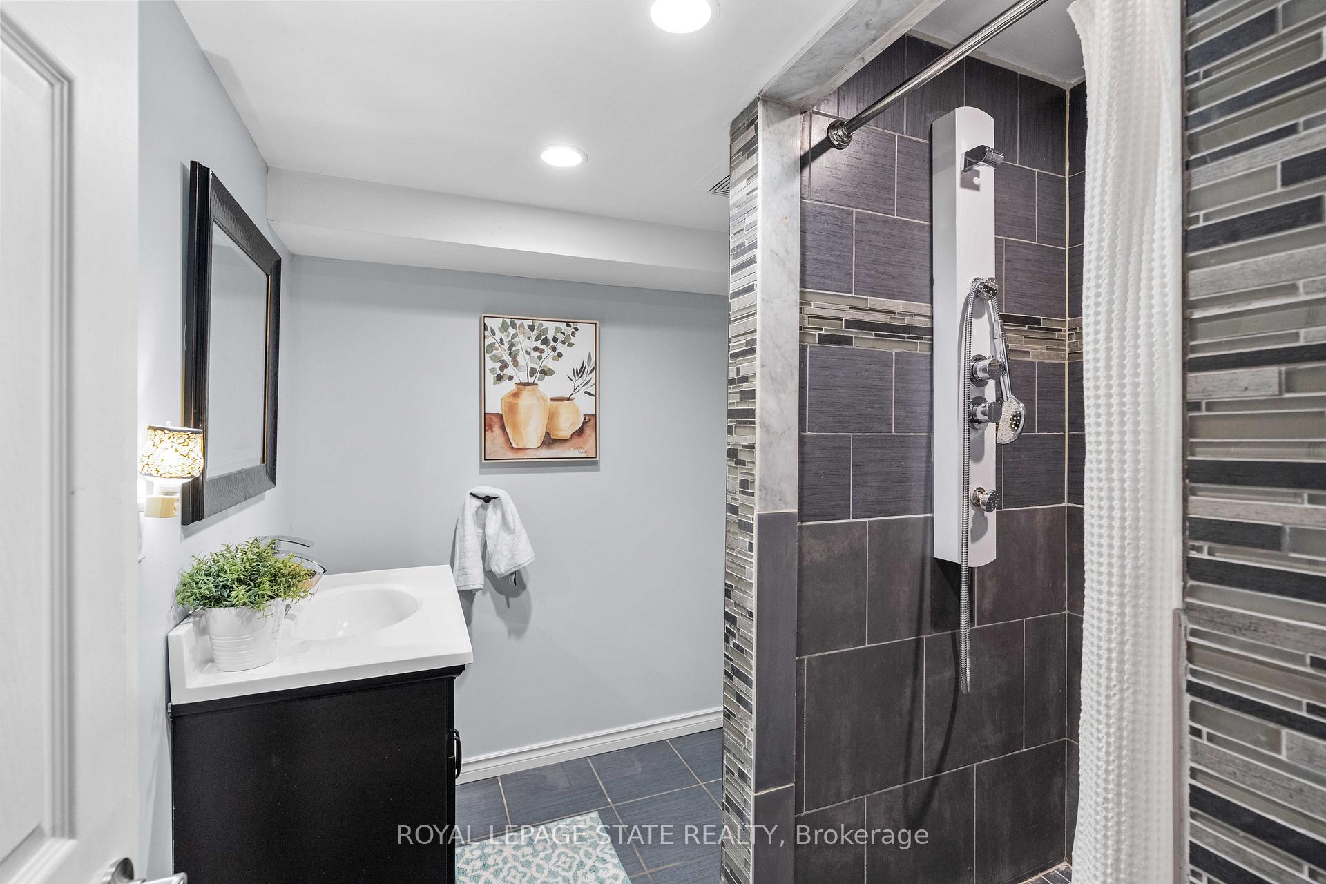 Photo 24 of 95 Thoroughbred Boulevard, Hamilton, Ancaster — HOMEH