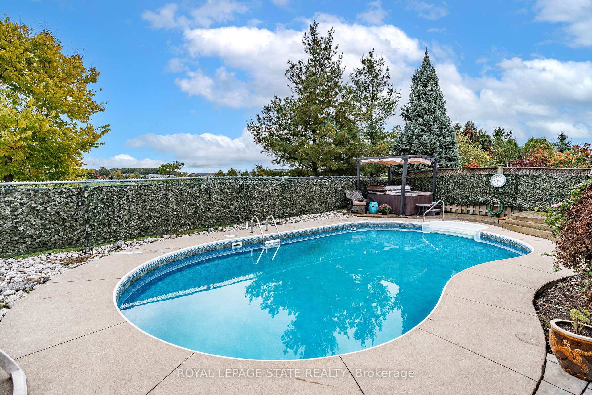 Photo 33 of 95 Thoroughbred Boulevard, Hamilton, Ancaster — HOMEH