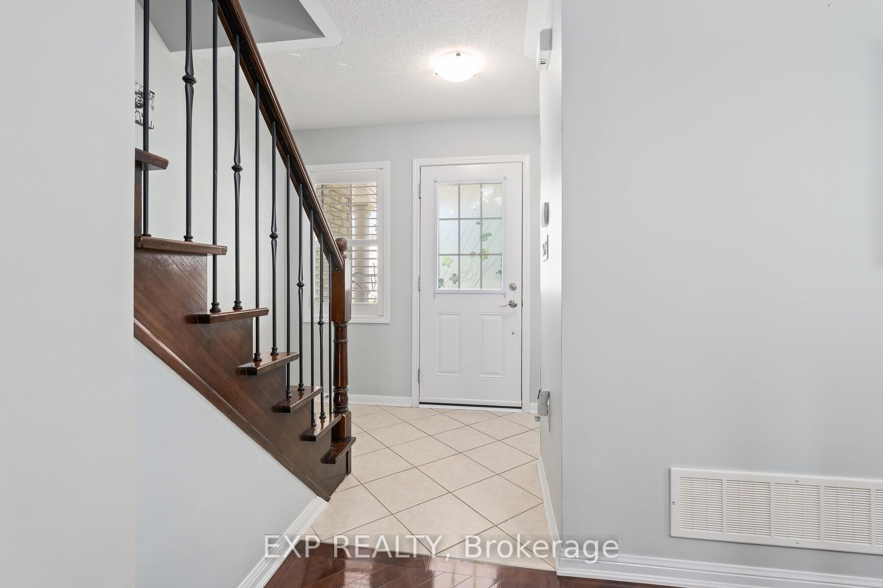 Photo 3 of 18 Davidson Drive, New Tecumseth, Alliston — HOMEH