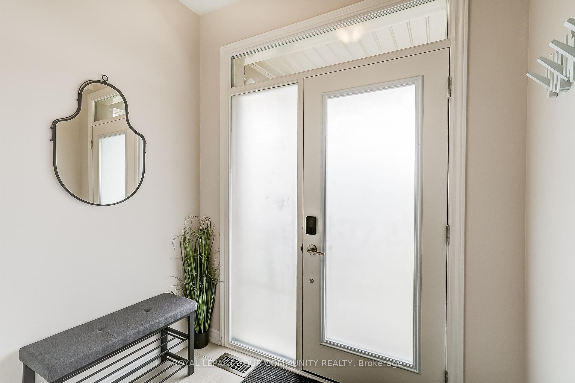 Photo 4 of 249 Madelaine Drive, Barrie, Rural Barrie Southeast — HOMEH