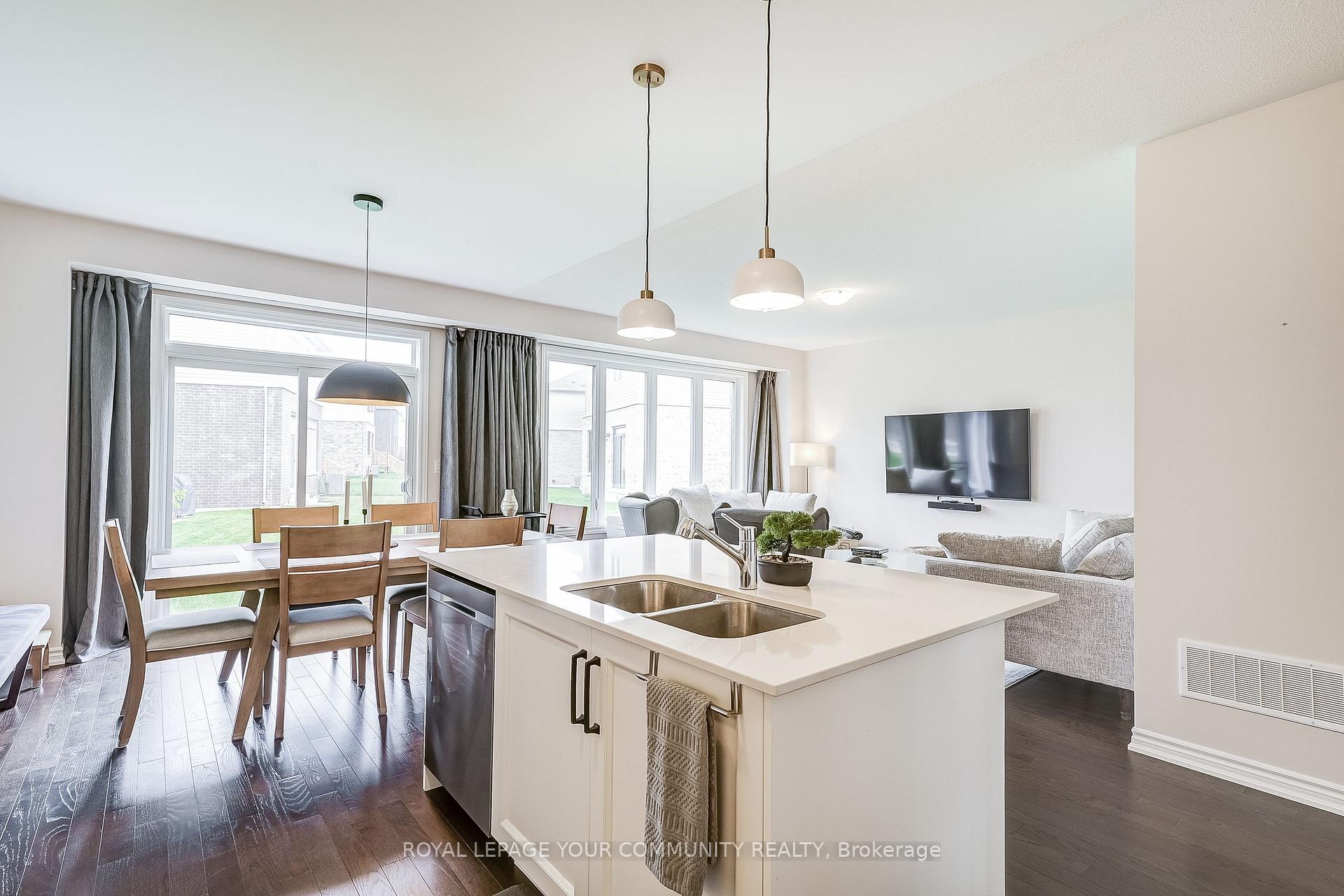Photo 7 of 249 Madelaine Drive, Barrie, Rural Barrie Southeast — HOMEH