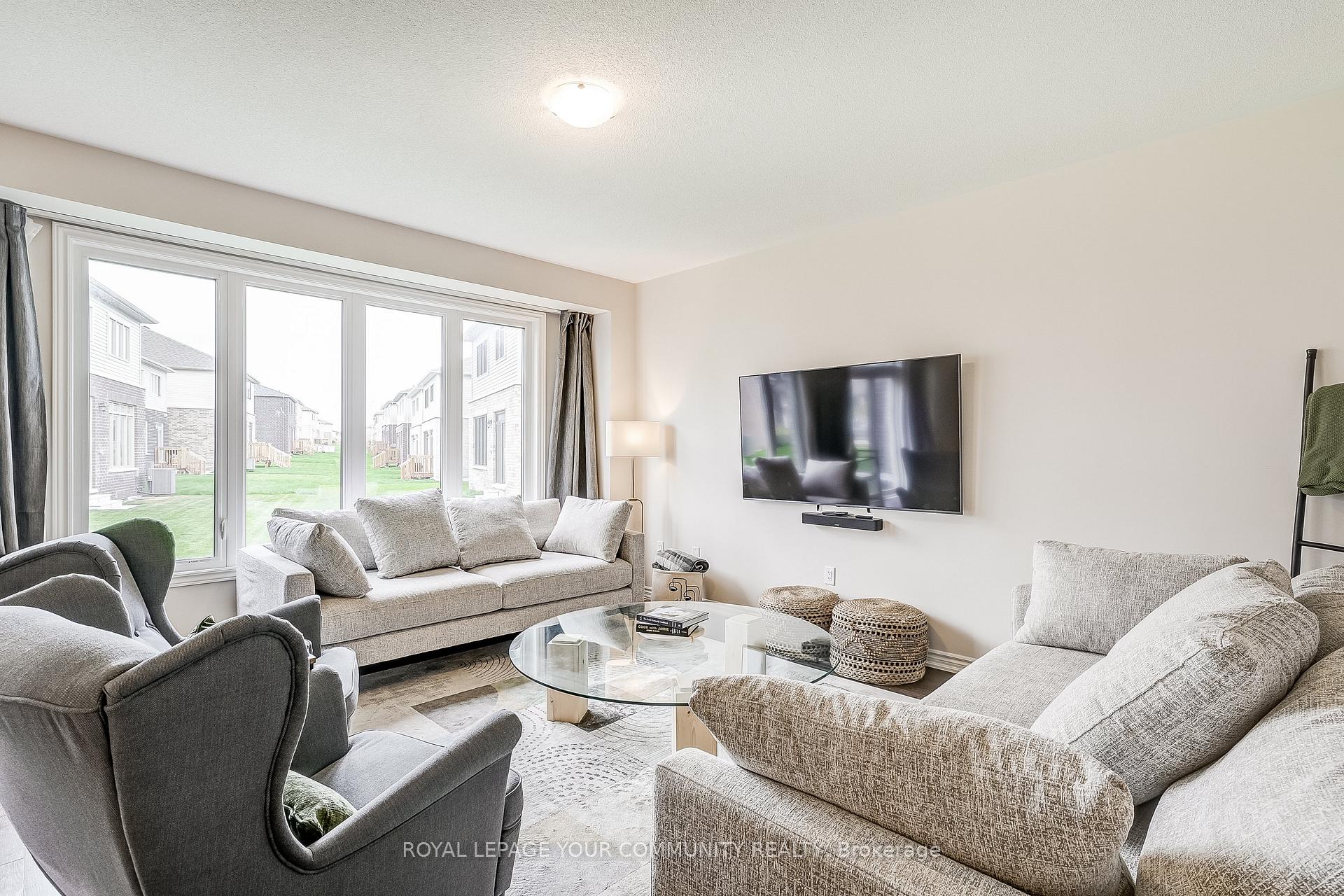 Photo 13 of 249 Madelaine Drive, Barrie, Rural Barrie Southeast — HOMEH