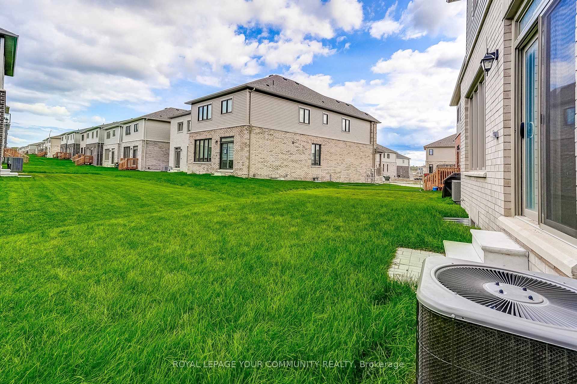Photo 31 of 249 Madelaine Drive, Barrie, Rural Barrie Southeast — HOMEH