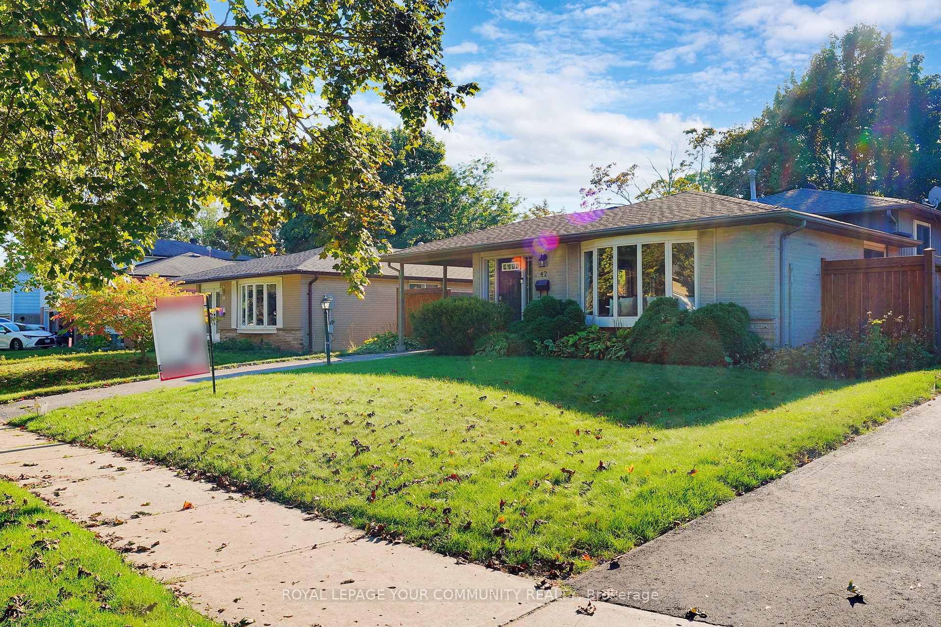 Photo 11 of 42 Devins Drive, Aurora, Aurora Heights — HOMEH