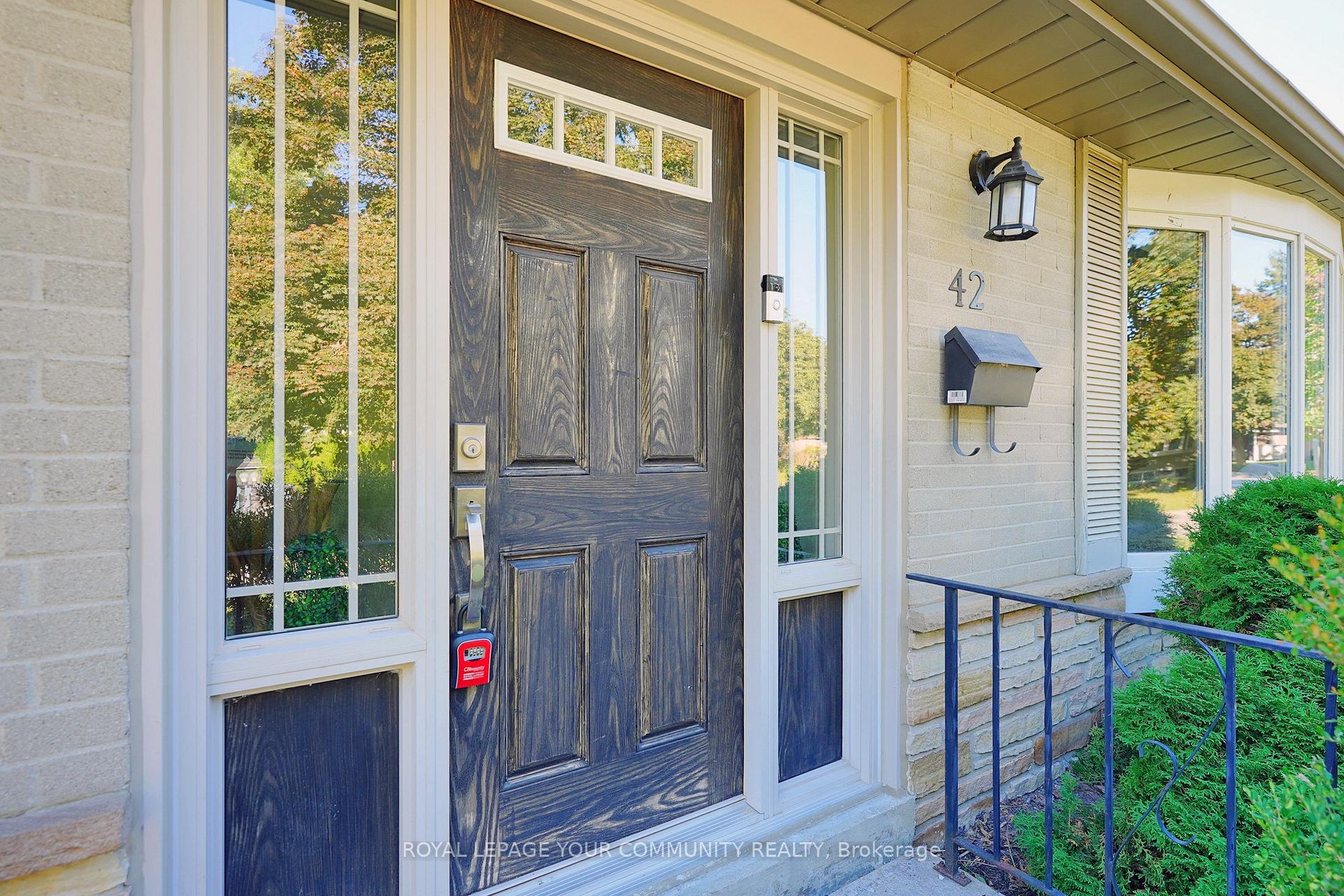 Photo 4 of 42 Devins Drive, Aurora, Aurora Heights — HOMEH