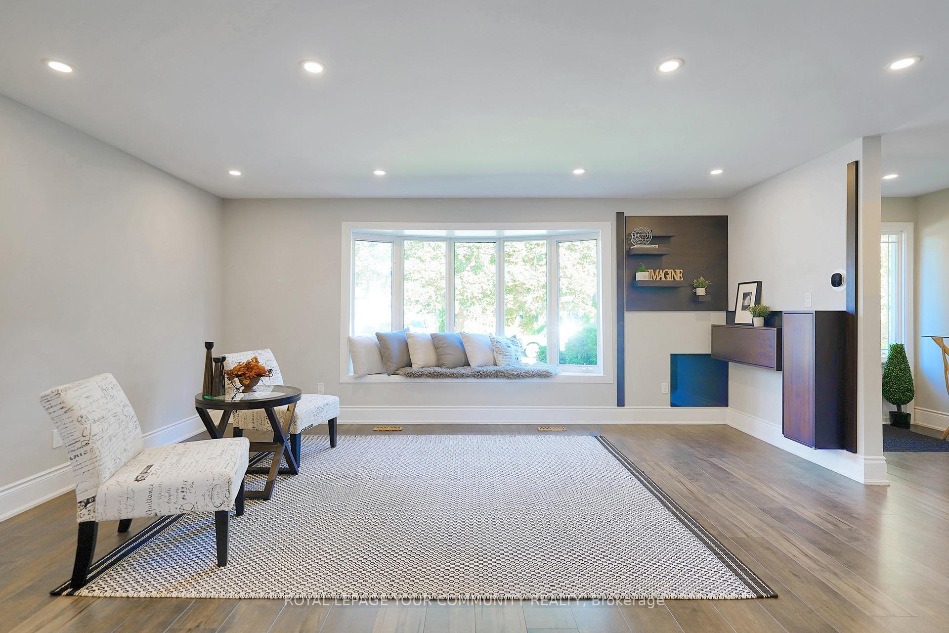 Photo 5 of 42 Devins Drive, Aurora, Aurora Heights — HOMEH