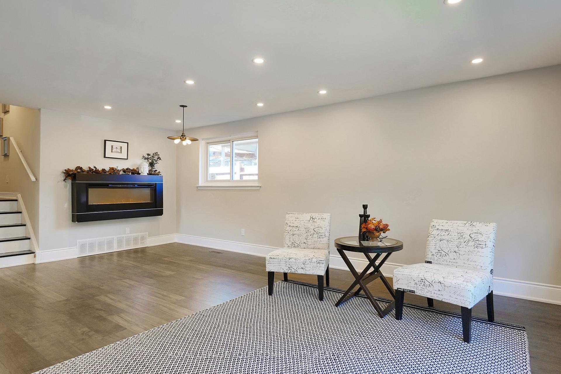 Photo 3 of 42 Devins Drive, Aurora, Aurora Heights — HOMEH