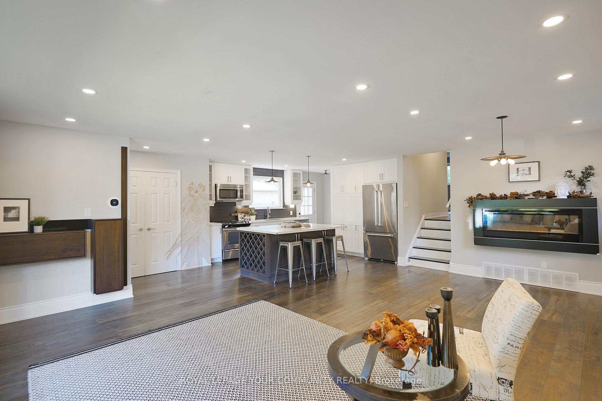 Photo 2 of 42 Devins Drive, Aurora, Aurora Heights — HOMEH