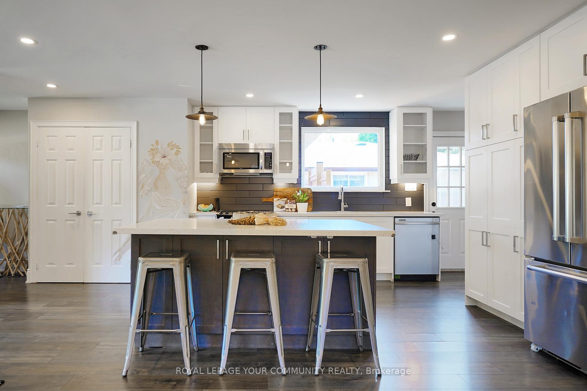 Photo 10 of 42 Devins Drive, Aurora, Aurora Heights — HOMEH