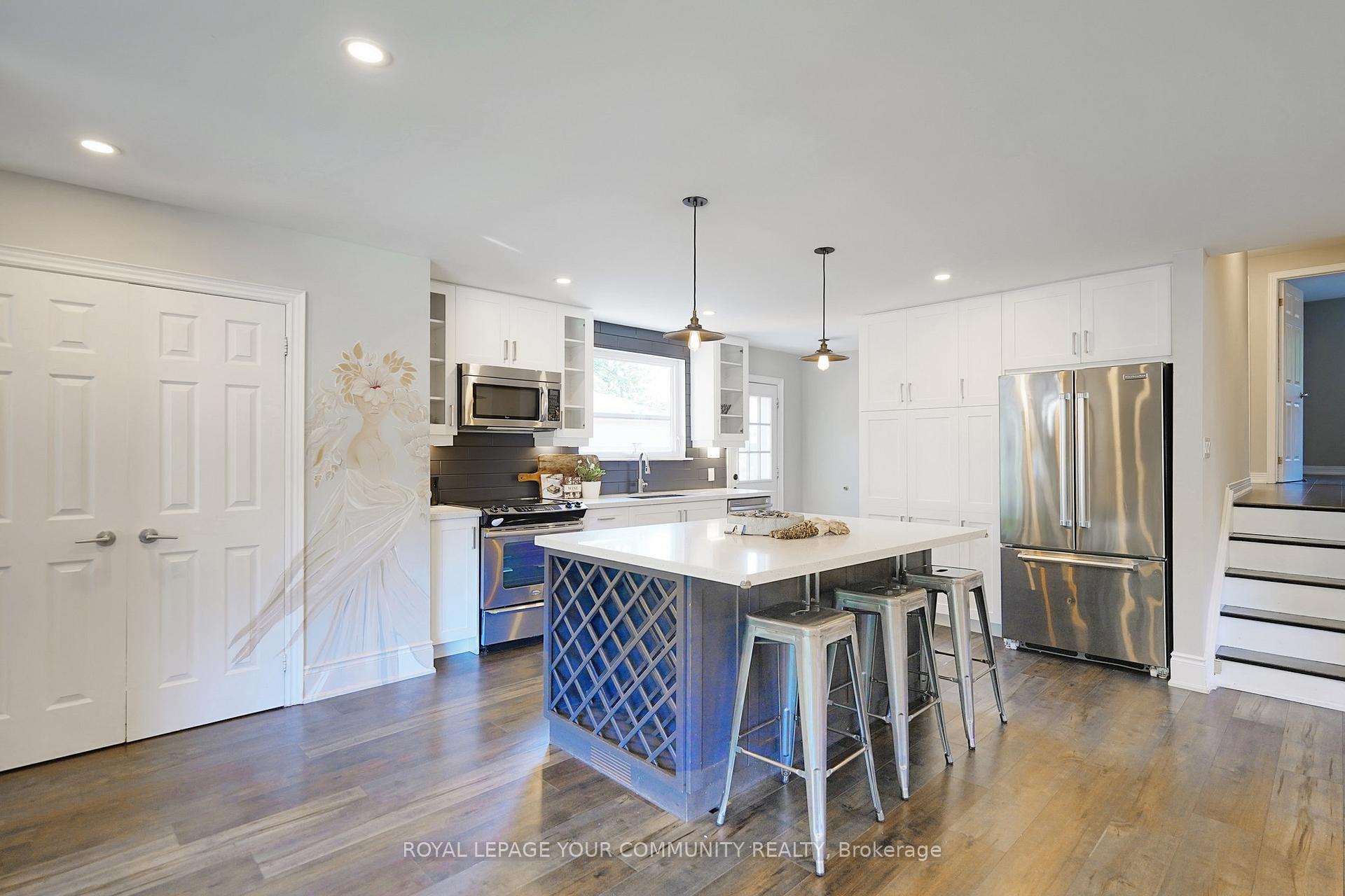 Photo 9 of 42 Devins Drive, Aurora, Aurora Heights — HOMEH
