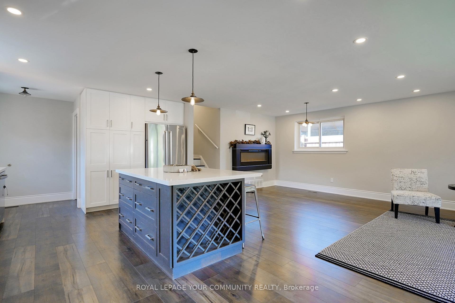 Photo 6 of 42 Devins Drive, Aurora, Aurora Heights — HOMEH