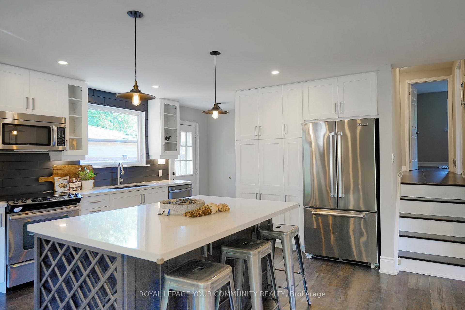 Photo 19 of 42 Devins Drive, Aurora, Aurora Heights — HOMEH