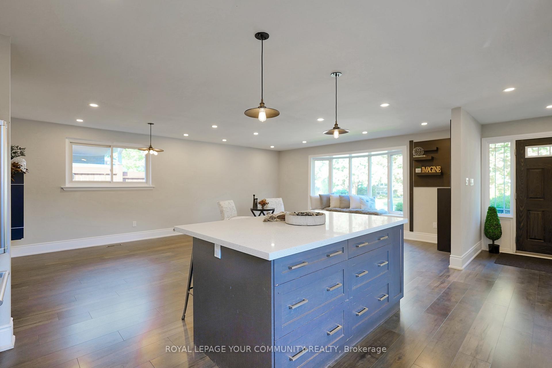Photo 12 of 42 Devins Drive, Aurora, Aurora Heights — HOMEH