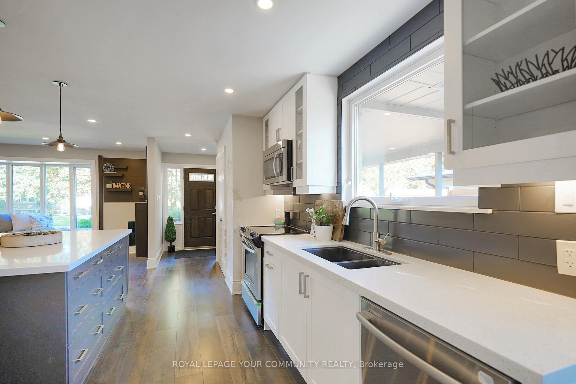 Photo 14 of 42 Devins Drive, Aurora, Aurora Heights — HOMEH