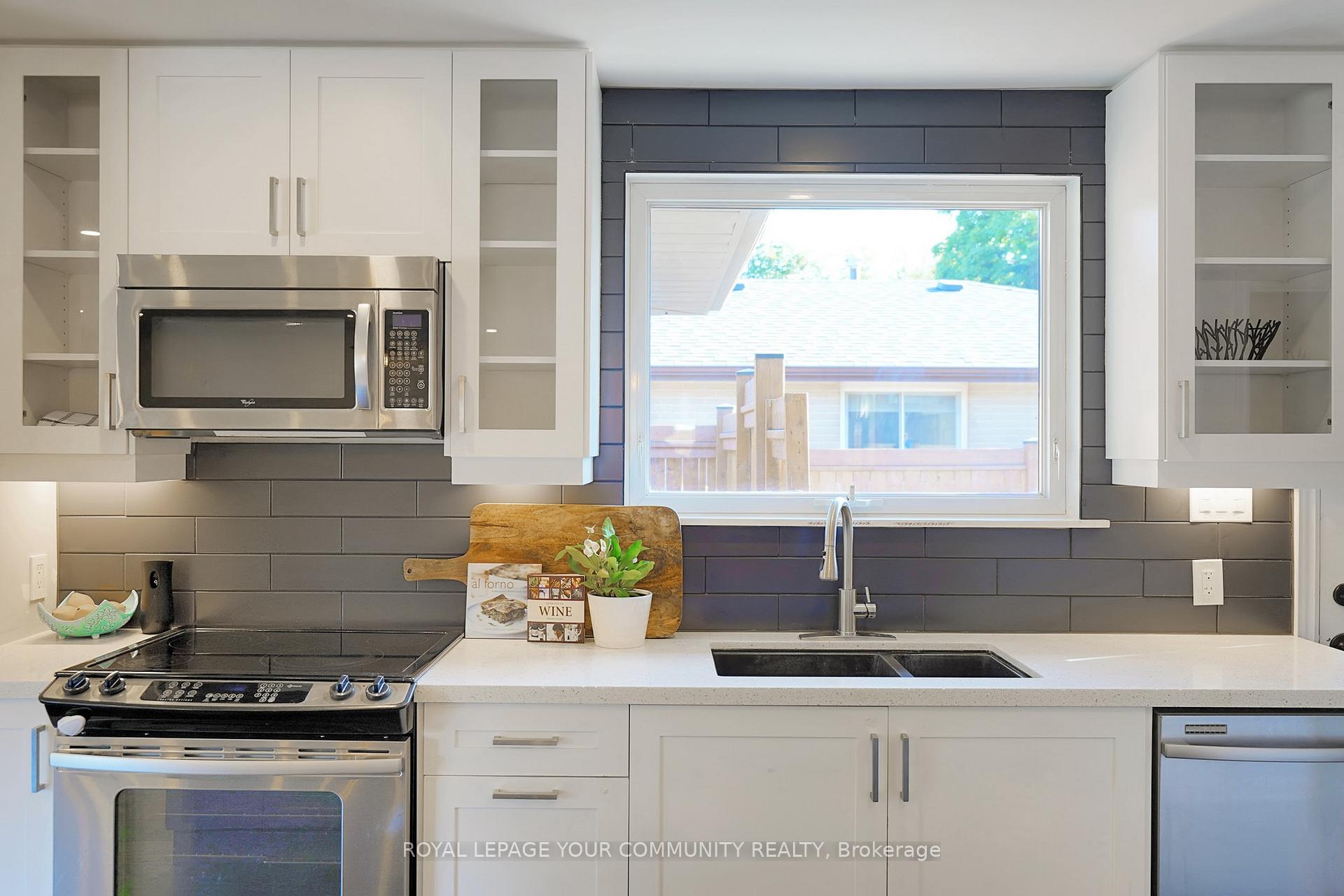 Photo 16 of 42 Devins Drive, Aurora, Aurora Heights — HOMEH